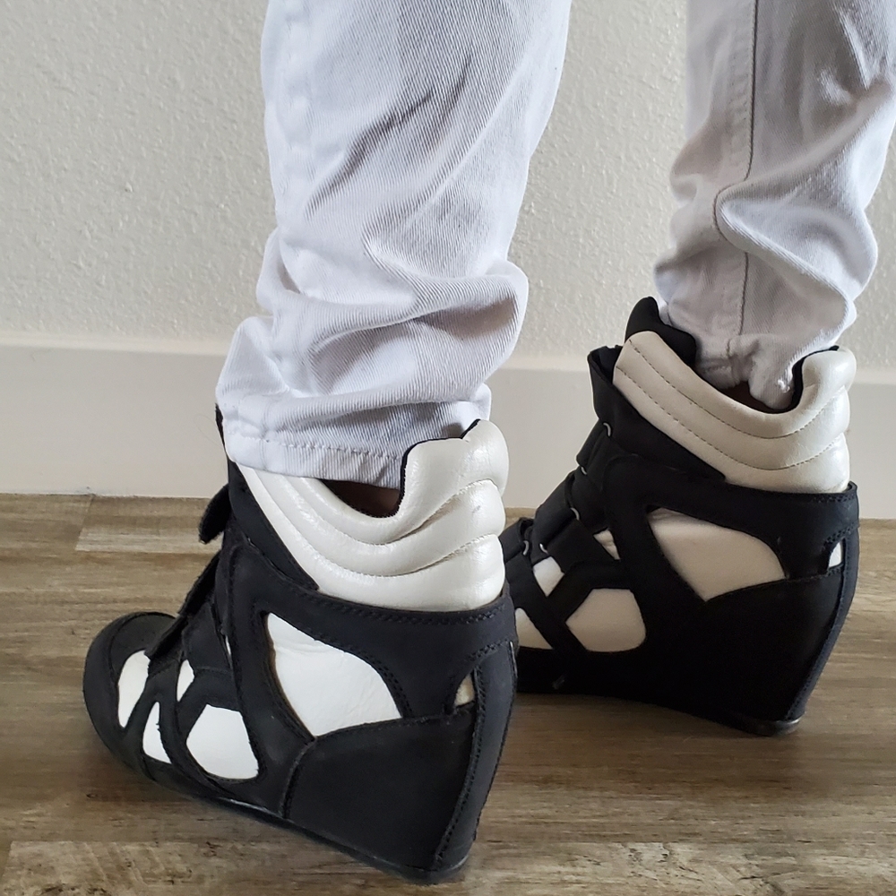 Shoes - Picture 3 of 4